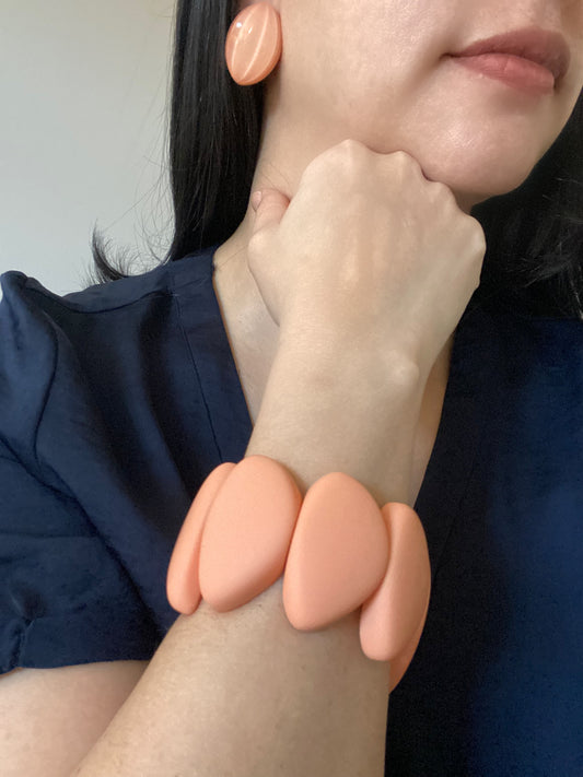 Salmon bacelet and earrings | Resin