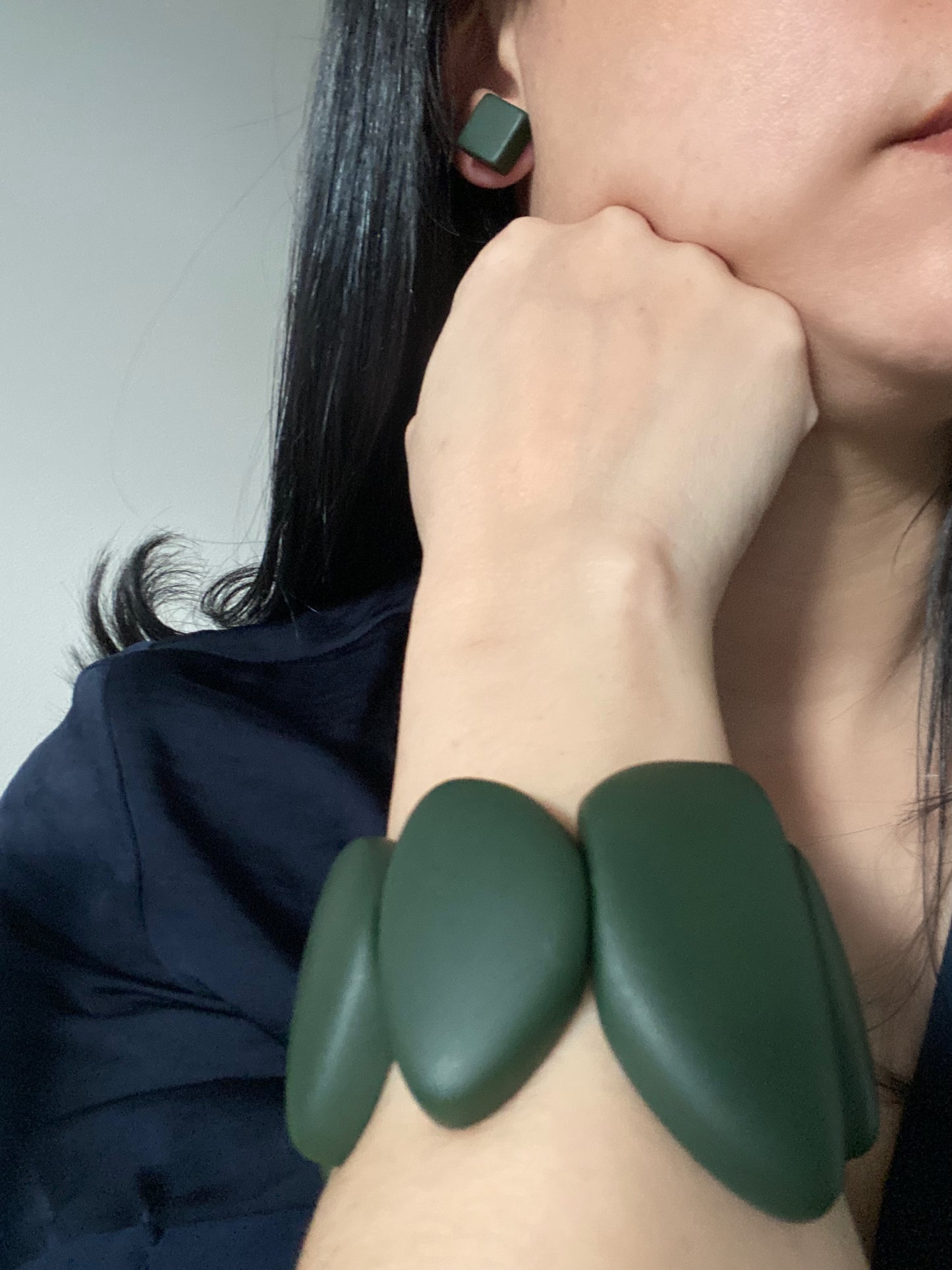 Moss green bracelet and earrings | Resin